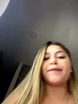 lunablossom  online show from October 6, 2025, 11:16 pm