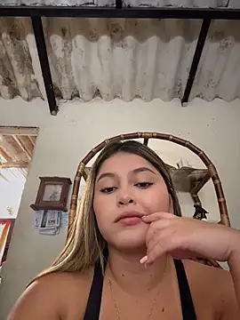 lunablossom  online show from March 31, 2026, 9:17 pm