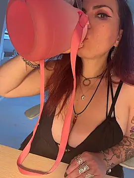 LunaMoongirl online show from July 17, 2026, 7:33 pm