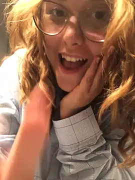 NaughtyRapunzel7 online show from September 26, 2025, 9:43 pm