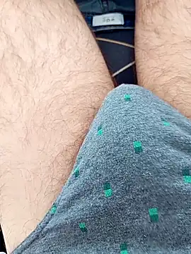 mickzizi online show from April 23, 2026, 12:11 pm