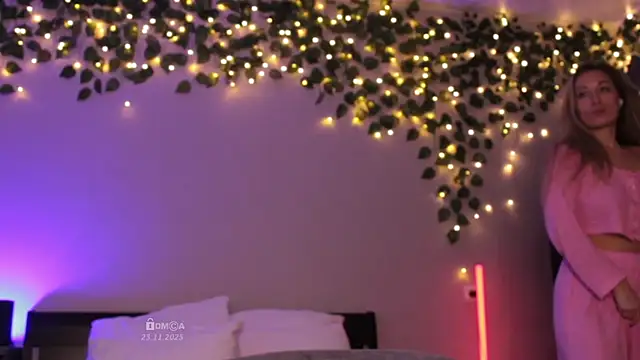 Snapshot of Blondie_Bunny chatting on November 23, 2025, 4:11 am Blondie Bunny online show from November 23, 2025, 4:11 am