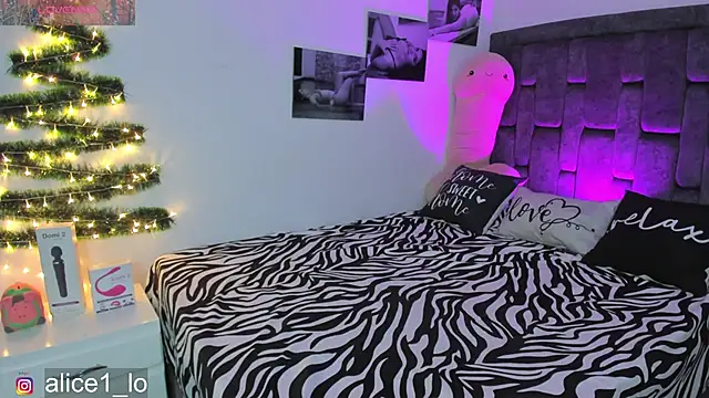 Snapshot of candy_alicee chatting on December 24, 2024, 10:11 am candy alicee online show from December 24, 2024, 10:11 am