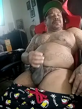 yellowwetfox online show from March 13, 2025, 9:21 am