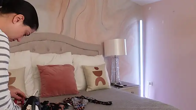 Snapshot of OliviaSirena chatting on October 9, 2025, 7:36 pm OliviaSirena online show from October 9, 2025, 7:36 pm