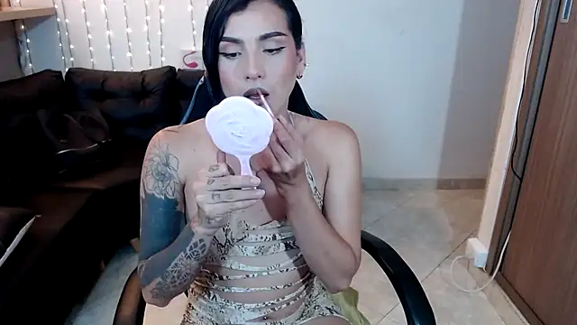 ximena22love online show from October 14, 2025, 10:42 pm