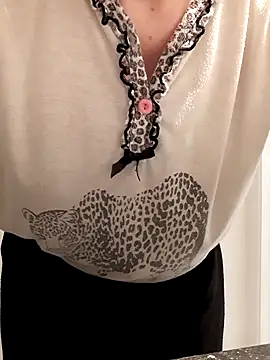 Moi Lina online show from December 22, 2025, 2:17 pm