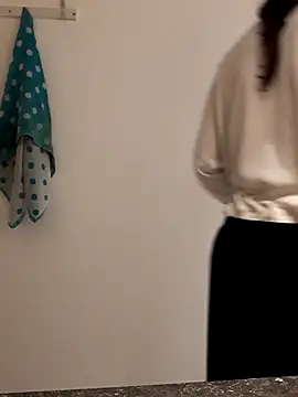 Moi Lina online show from December 21, 2025, 12:40 pm