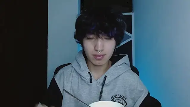 Snapshot of littlextreme chatting on February 4, 2026, 5:46 am littlextreme online show from February 4, 2026, 5:46 am