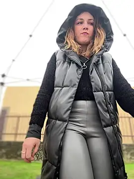 DaisyVibesss online show from February 16, 2025, 2:00 pm