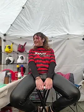 DaisyVibesss online show from February 23, 2025, 1:10 pm