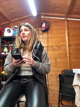 DaisyVibesss online show from January 5, 2025, 3:13 pm