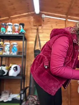 DaisyVibesss online show from December 28, 2024, 9:31 am