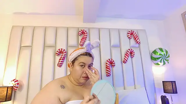 aandreaperez online show from December 21, 2025, 11:45 am