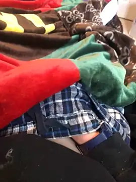 Hugetings online show from February 14, 2025, 8:26 pm