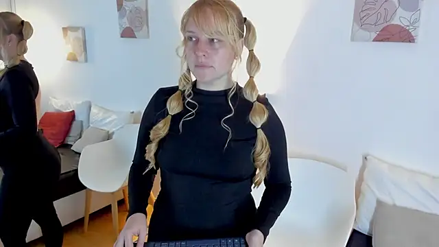 Snapshot of EmilySumer chatting on February 18, 2026, 11:56 pm EmilySumer online show from February 18, 2026, 11:56 pm