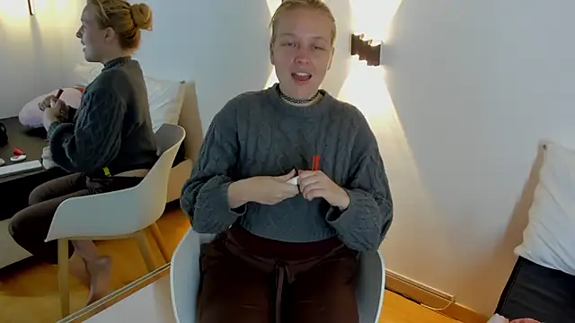 Snapshot of EmilySumer chatting on February 22, 2026, 1:13 pm EmilySumer online show from February 22, 2026, 1:13 pm