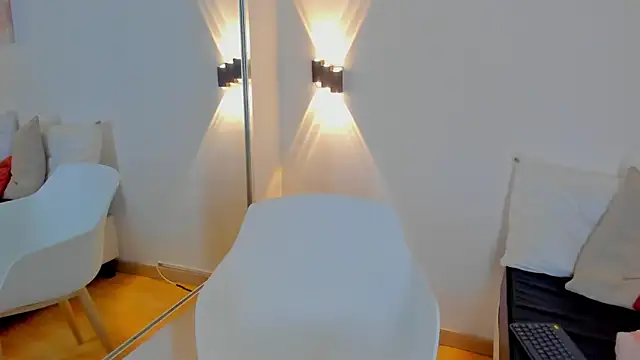 Snapshot of EmilySumer chatting on February 28, 2026, 7:57 pm EmilySumer online show from February 28, 2026, 7:57 pm