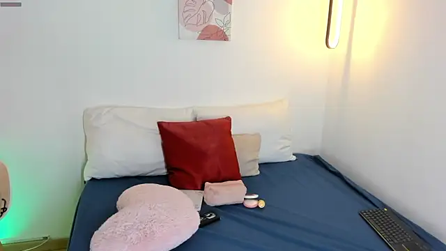 Snapshot of EmilySumer chatting on February 11, 2026, 11:48 pm EmilySumer online show from February 11, 2026, 11:48 pm