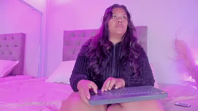 Snapshot of ale_cam chatting on February 7, 2026, 10:45 am ale cam online show from February 7, 2026, 10:45 am