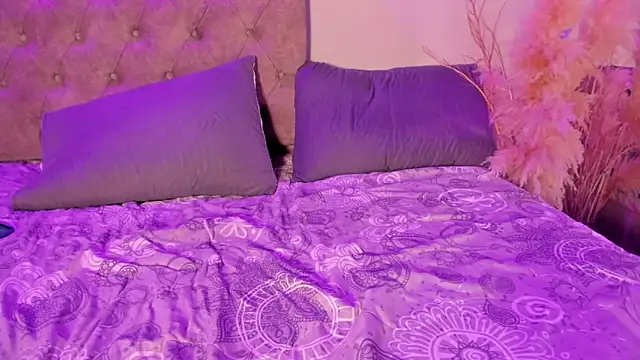 Snapshot of ale_cam chatting on November 15, 2025, 5:28 pm ale cam online show from November 15, 2025, 5:28 pm