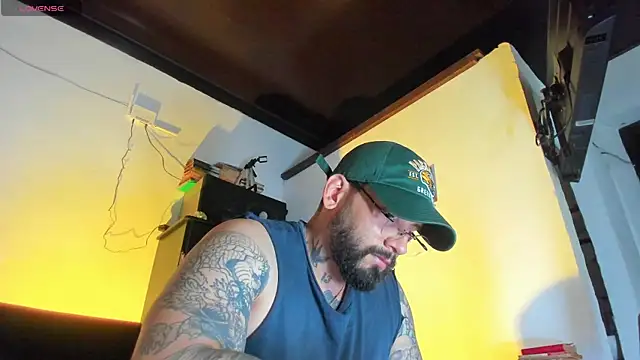 CamiloGray  online show from October 6, 2025, 2:18 pm