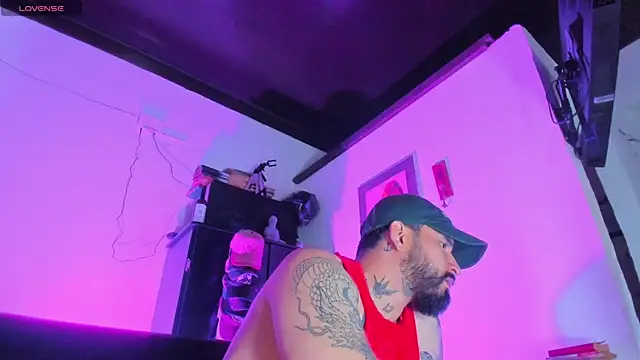 CamiloGray  online show from October 15, 2025, 1:52 pm