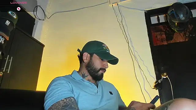 CamiloGray  online show from December 17, 2025, 2:44 pm