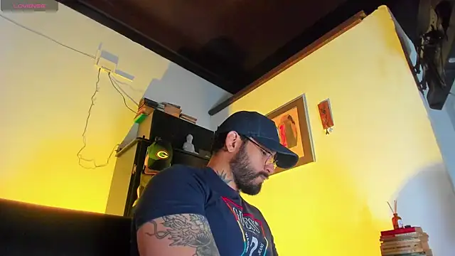 CamiloGray  online show from December 4, 2025, 1:43 pm