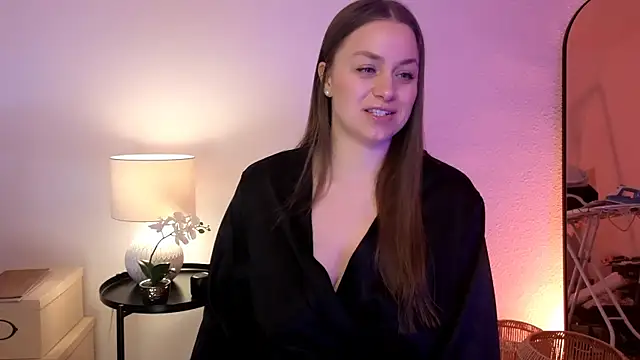 MilaFleur online show from February 14, 2025, 3:05 pm