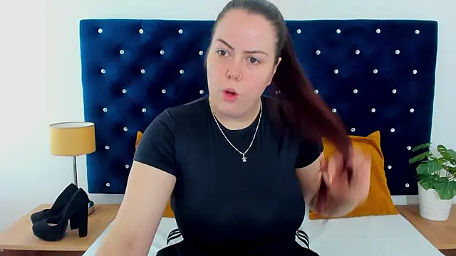 Snapshot of EvaLick chatting on November 13, 2025, 6:50 am EvaLick online show from November 13, 2025, 6:50 am