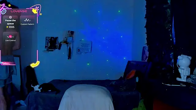 sweetvond  online show from October 12, 2025, 4:08 pm