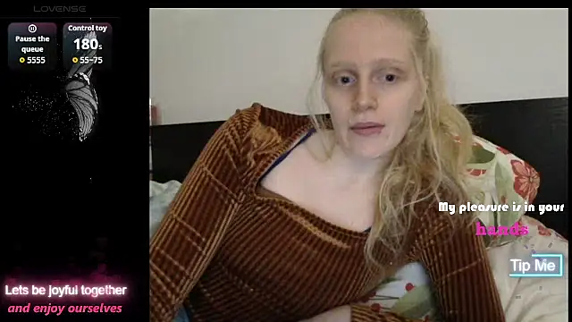 Snapshot of VeronicaJoyful chatting on November 16, 2025, 11:52 pm VeronicaJoyful online show from November 16, 2025, 11:52 pm