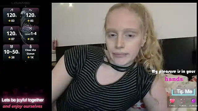 Snapshot of VeronicaJoyful chatting on November 16, 2025, 12:48 am VeronicaJoyful online show from November 16, 2025, 12:48 am