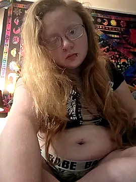 Snapshot of UpSetRedHead0018 chatting on November 19, 2025, 9:37 pm UpSetRedHead0018 online show from November 19, 2025, 9:37 pm