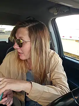 Snapshot of SheIsSomething chatting on December 15, 2025, 12:16 am SheIsSomething online show from December 15, 2025, 12:16 am