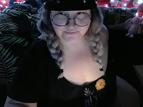 Snapshot of ThickBones chatting on December 14, 2024, 9:56 pm ThickBones online show from December 14, 2024, 9:56 pm