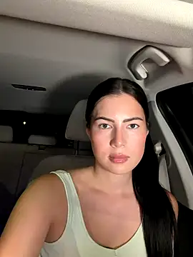 clairewntr online show from October 14, 2025, 9:15 pm