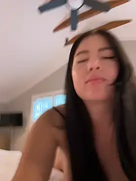 clairewntr online show from February 5, 2025, 10:44 pm