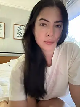 clairewntr online show from February 3, 2025, 9:39 pm