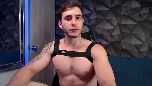 Snapshot of Latino_stud4u chatting on October 11, 2025, 1:28 am Latino stud4u online show from October 11, 2025, 1:28 am