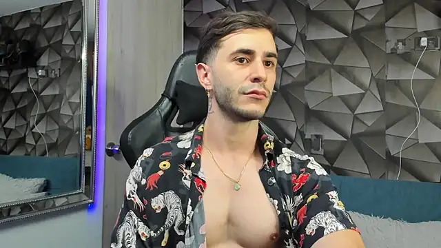 Snapshot of Latino_stud4u chatting on December 4, 2025, 12:20 am Latino stud4u online show from December 4, 2025, 12:20 am