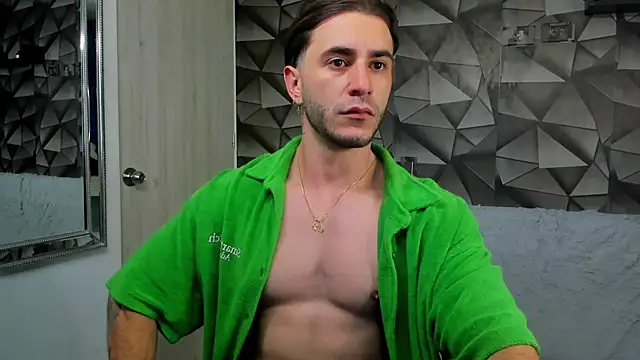 Snapshot of Latino_stud4u chatting on January 18, 2026, 12:14 am Latino stud4u online show from January 18, 2026, 12:14 am