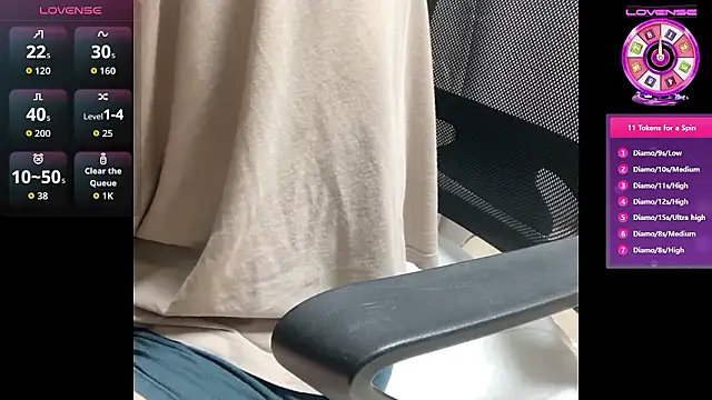 Snapshot of EricJohn1115 chatting on September 17, 2025, 9:11 am EricJohn1115 online show from September 17, 2025, 9:11 am