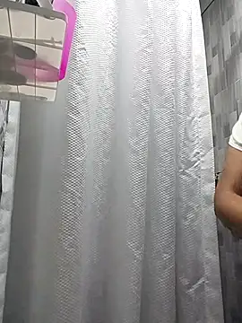 aisha latina online show from December 15, 2025, 2:01 pm