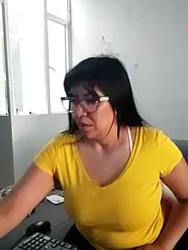 aisha latina online show from February 12, 2026, 1:55 pm