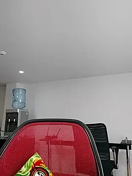 aisha latina online show from October 28, 2025, 3:33 pm