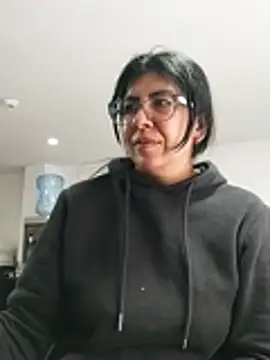 aisha latina online show from November 6, 2025, 3:27 pm