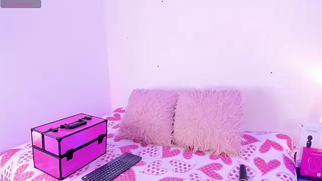 SophieRossi online show from October 3, 2025, 12:50 pm