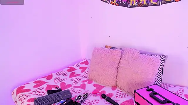 SophieRossi online show from October 8, 2025, 1:12 pm